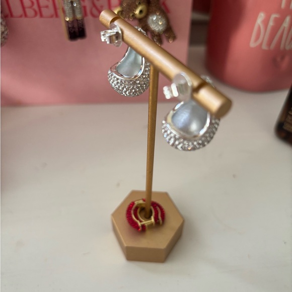 Hillberg and Berk dream puff white earrings - Picture 13 of 15